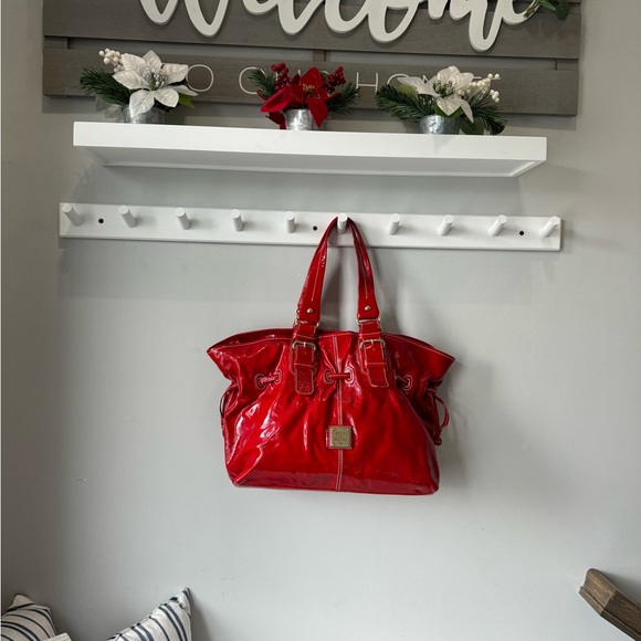 48 hour Sale Dooney & Bourke Vintage Patent Leather Large Red Chiara Bag EUC - Picture 8 of 15